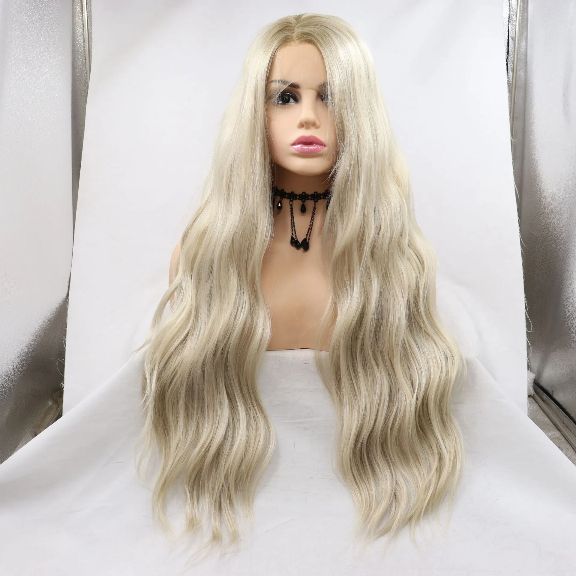 Europeisk och amerikansk gränsöverskridande gradient blandad färg långt lockigt hår och stora vågor kvinnliga front spetsar hög temperatur silkes huvudbonader