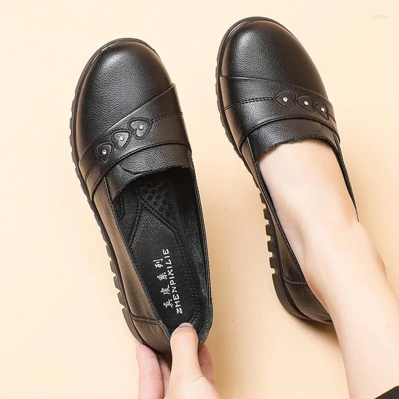 Casual skor vår höst kvinnor äkta läder loafers lägenheter kvinnliga damer svart fotvaror mjuk botten komfort mamma