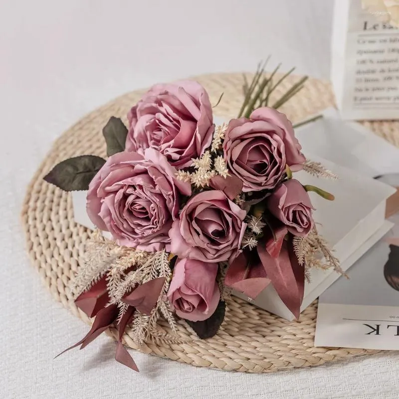 Decoratieve bloemen Simulatie Rose Dry Bouquet Artificial Silk Flower Decoratie Huistafel Rozen nep trouwplanten met gras