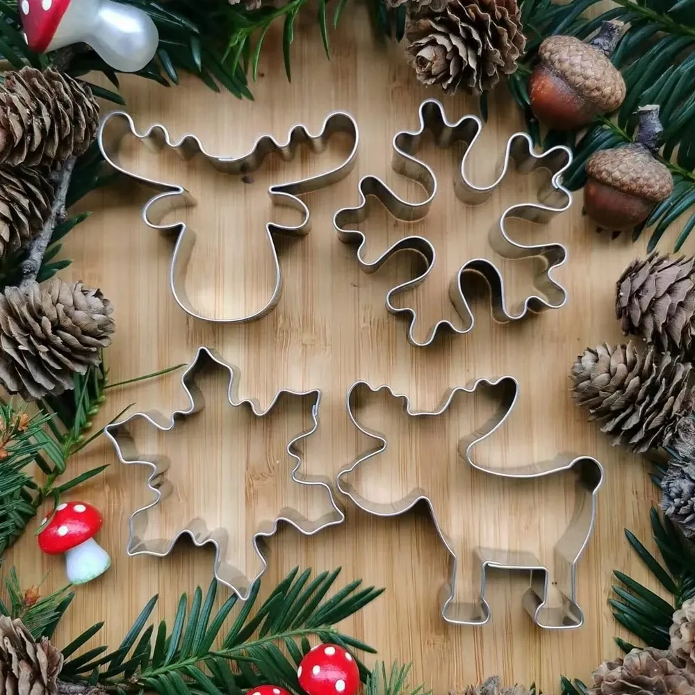 Formen 1PC Weihnachtskekse Schimmelkarton -Hirsch Schneeflocken Edelstahl Keksschneiderform für Navidad Party Supply DIY Backwerkzeuge