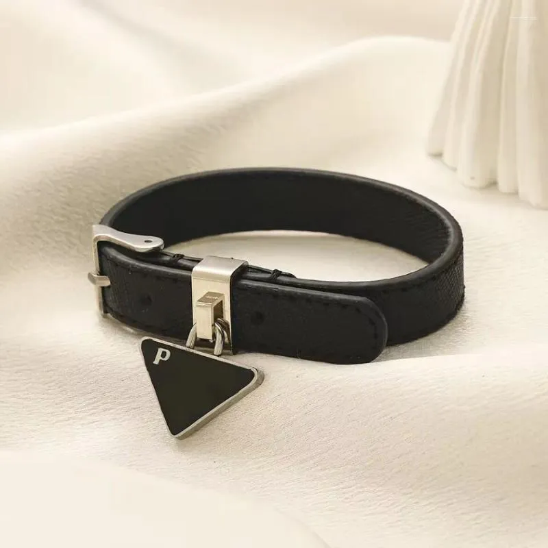 Bangle Triangle Charm Bracelets Designer Leather Bracelet Men Adjustable Belt Strap Stainless Steel Hardware Plated Silver Homme