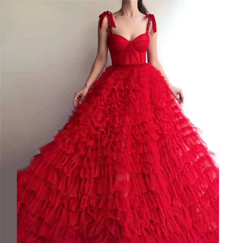 Vestidos de baile de baile vermelho de 2020, uma linha de esteiras de espaguete, cristais de renda Islâmica Dubai Arábico Saudita Ruffles de festa formal de festas de noite Rabic