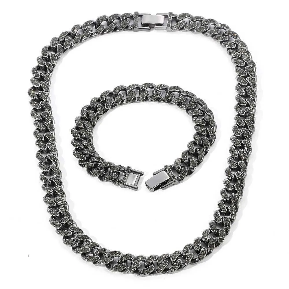 Strands Fashionable Cuban Hip Hop Mens Necklace Iced out Paris Chain Rhinestone Stall Miami Chain 240424