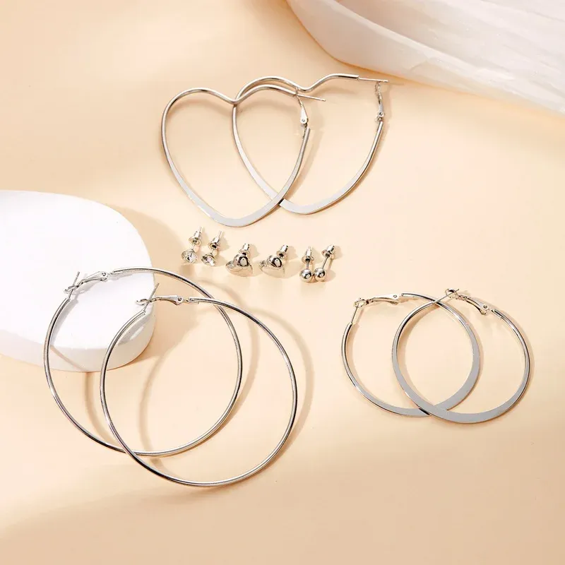 Boho Big Circle Hoop Earraring Set for Women Fashion Simple Metal Hollow Heart Geometry Earring Trendy Gioielli romantici all'ingrosso