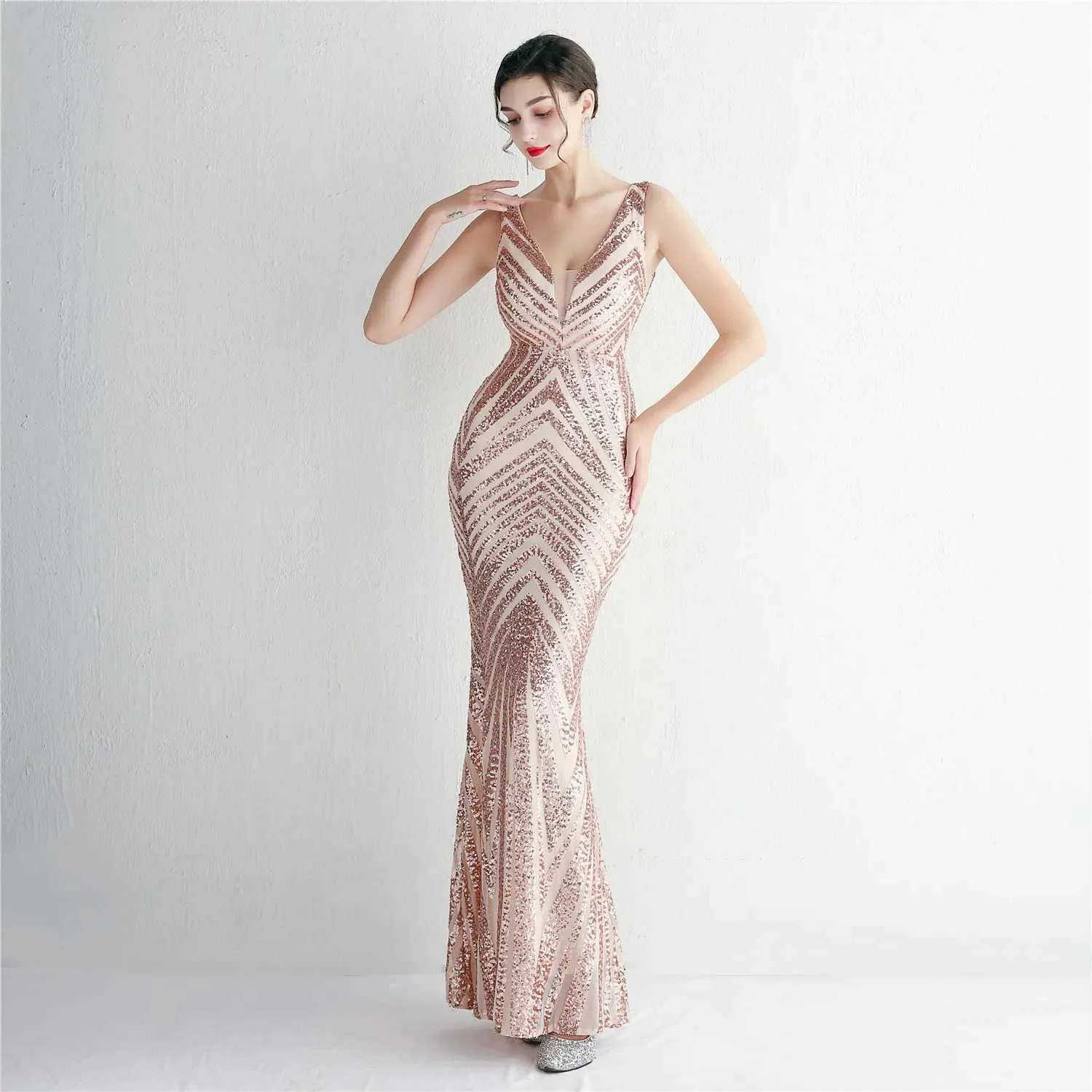 Runway Dresses YIDINGZS Women Simple Dress Long Prom Dress Dp V Neck Gold Sequin Evening Dress Sexy Party Maxi Dress 19586 Y240426