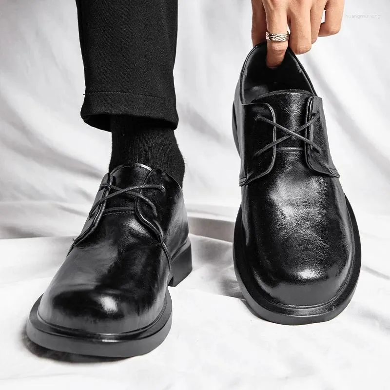 Chaussures décontractées 2024 S / A British Classic Business Caumal Cuir for Men's Black Hombre Daily Adolescers Dress Banquet Cérémonie