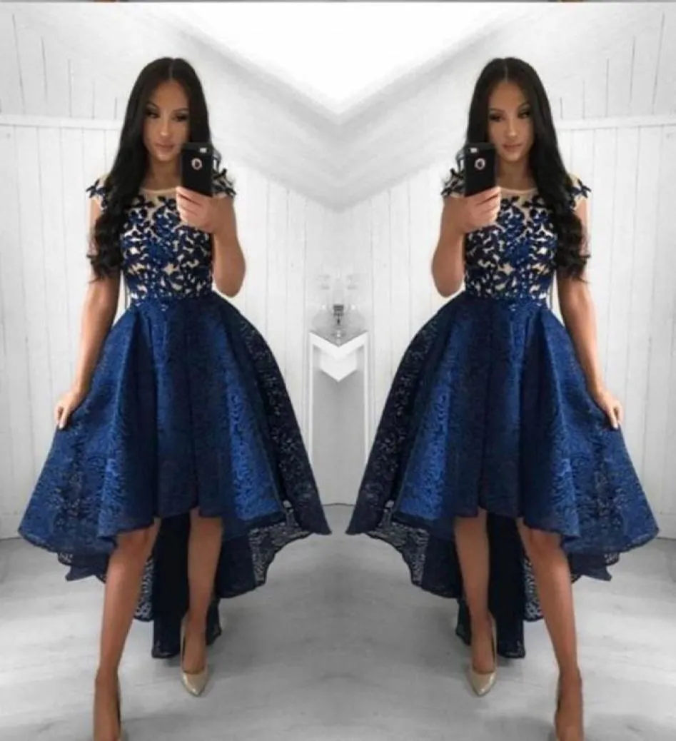 2022 Sexy Navy Blue Plus Size Cocktail Dresses Jewel Neck Illusion Lace Appliques Cap Sleeves High Low Short Prom Dress Homecoming9737586