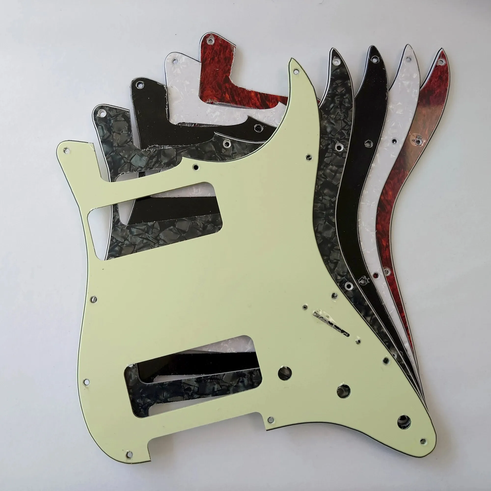 För Fit ST P90 2 Pickup Strat Guitar PickGuard Reserve Parts med monteringsskruvar 3 -lag