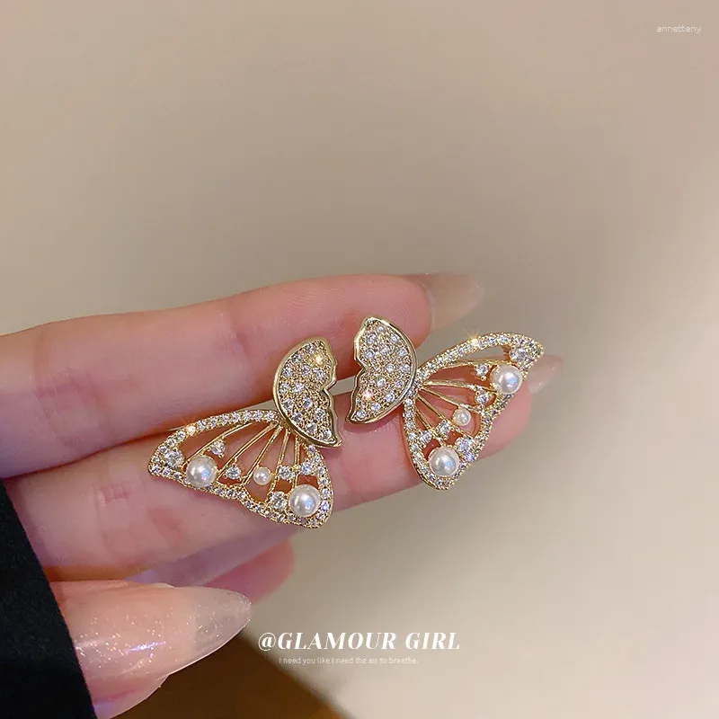 Boucles d'oreilles étalon à la mode de couleur dorée perle pour femmes exquise zircon polyvalent de la mariée