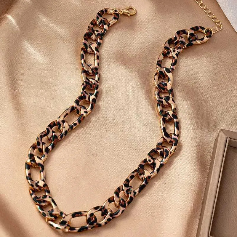 Strands Collana di collegamento in metallo vintage Collana a catena cubana Collana da donna Gold Leopard Pattern Pattern Collana Mashion Fashion 240424