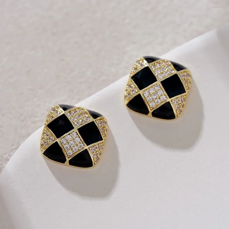 Stud -oorbellen klassiek zwart wit rhombusrooster voor vrouwen email kristal temperament geometrie vierkante sieraden