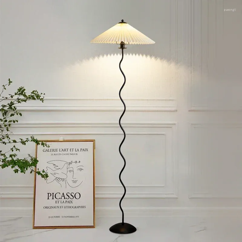 Lampadaire nordique minimaliste plissé à plissé lampe lampe à la lampe à la maison