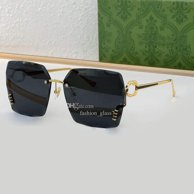Oversized Square Metal Frame Sunglasses with UV400 Protection Designer Woman Oversized Square Frame Metal Alloy Sunglasses  main image 3