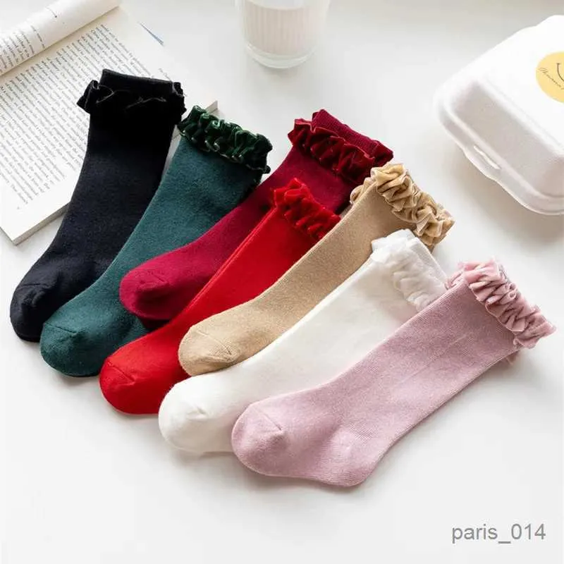 Barn strumpor baby ruffle socks barn spädbarn flickor knä hög socka småbarn flicka solid bomullsspets blomma lång julstrumpa för 0-3 år gåva