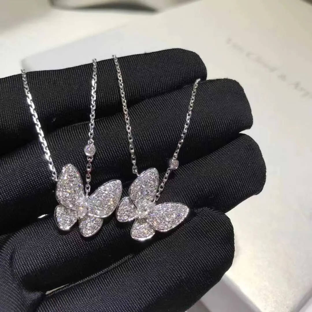 2024 Colliers de trèfle à quatre feuilles classiques Pendants 925 Collier de papillon en diamant complet en argent sterling plaqué avec collier de pendentif CNC à poudre blanche en or 18 carats