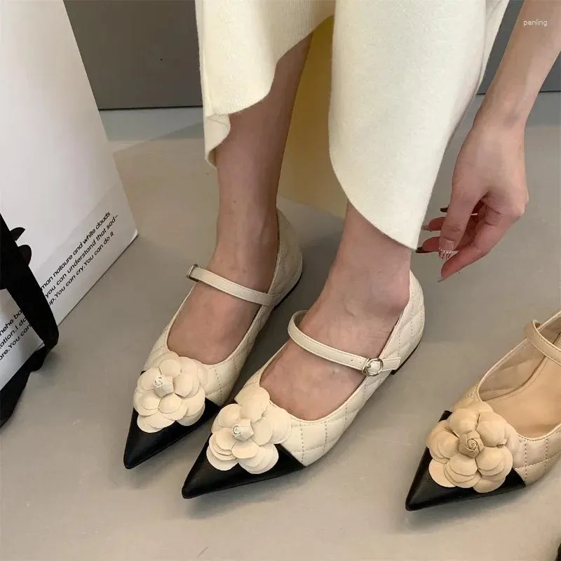 Scarpe casual di alta qualità spessa taglio per donne 2024 in stile coreano in bocca superficiale fiore di fiori Zapatos de Mujer