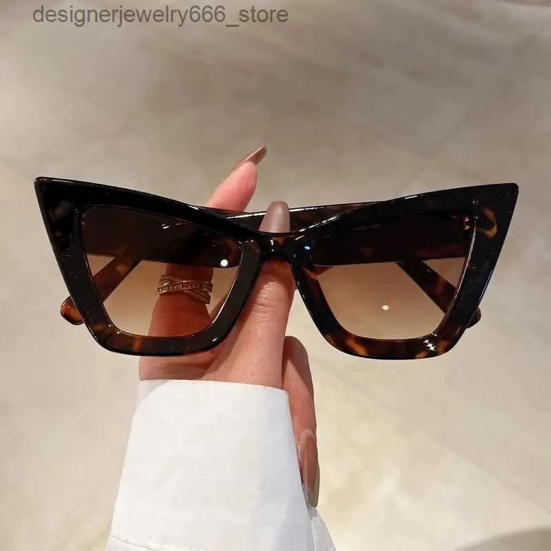 Sunglasses Retro Cat Eye Sunglasses 2024 Fashionable Extra Large Butterfly Sun Visors Luxury Brand Design UV400 Sunglasses Q240425