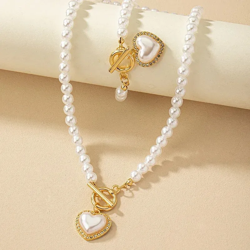 Bijoux de mode Ensemble pour les femmes Collier Bracelet Imitation Pearl Heart Face Pendant Verre Party Gift Ol DS010 240425