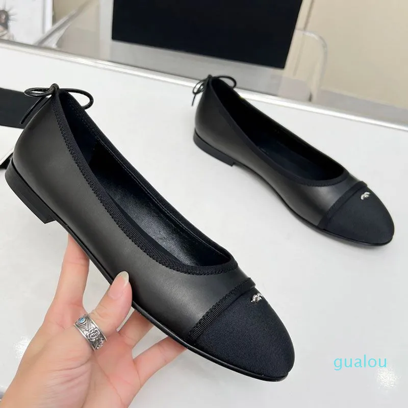 Chaussures habillées pour femmes Designer 2024 Pantres de ballet décontractées extérieures Mules confortables et confortables