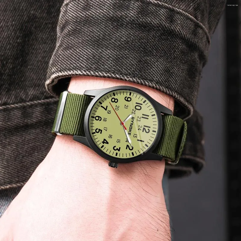 Montre-bracelets Fashion Quartz Watch for Men Nylon Strap Business Business Horloge de bracelet Relogie Masculino