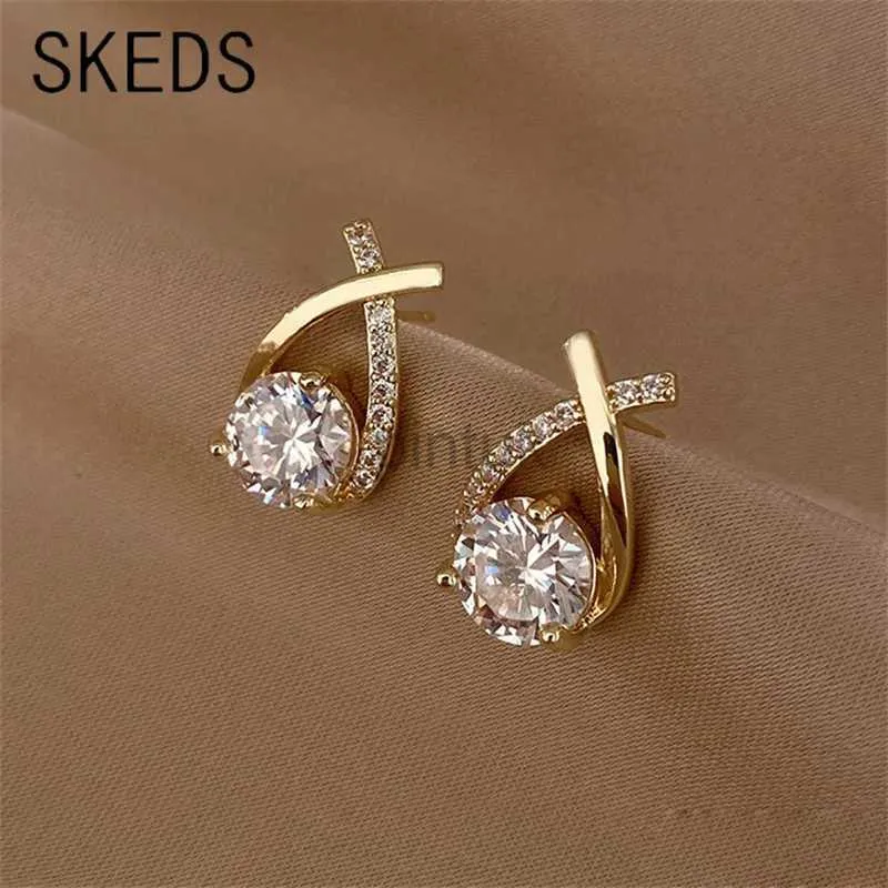 Stumes Skets Fashion Cross Boucles d'oreilles Stud For Women Girls Style coréen Elegant Crystal Jewelry Oreille Bouilles en queue de poisson Godes d'oreilles Gift D240426