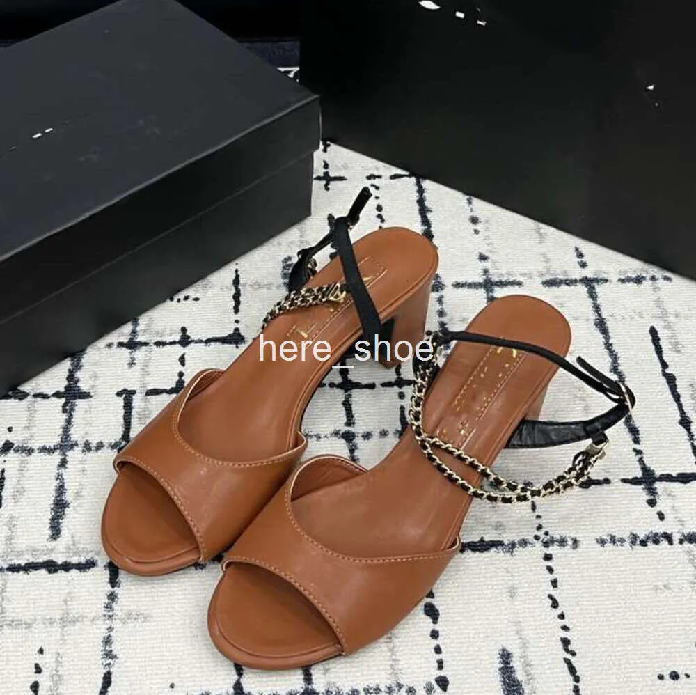 2024 Fashion Womens Sandals Channel Luxury Brand Summer Leather High Heel Leisure Holiday Flats