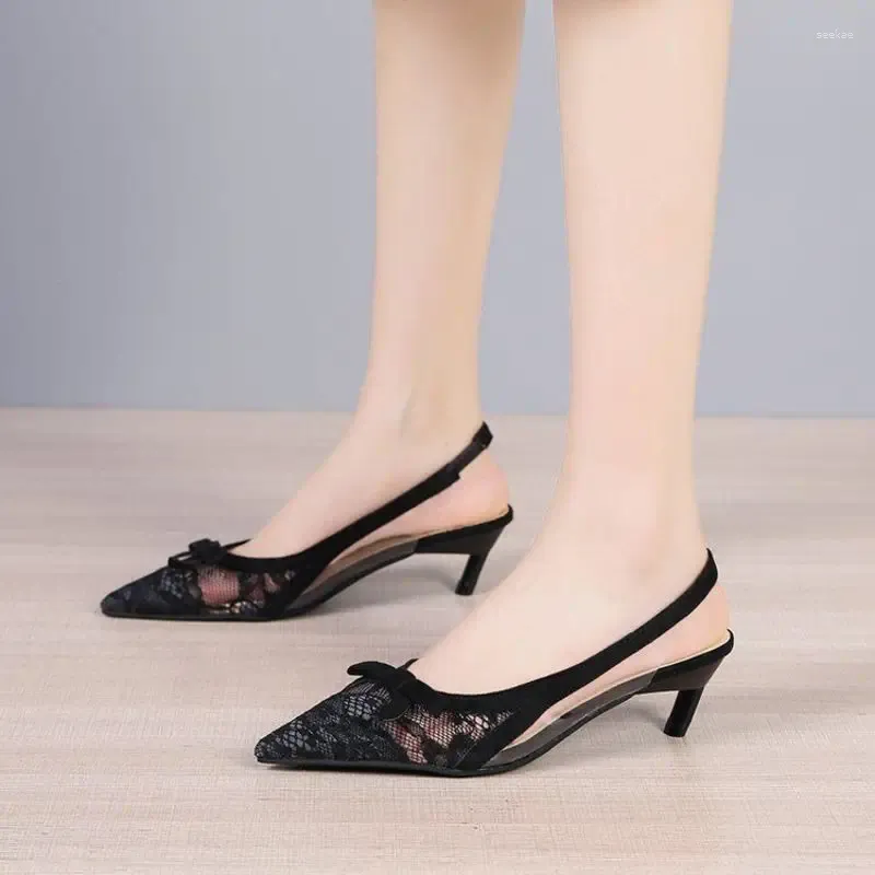 Chaussures décontractées Élégantes Sandales à talons à talons moyens de sandales High Slippers 2024 Vêtements de plate-forme à la mode