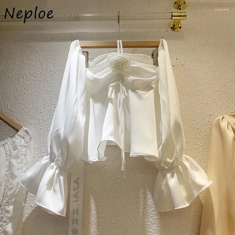 Blouses feminina Nepoiro verão coreano Design Sense Pearl tira pendurada pescoço fora da manga curta de manga curta de estilo fino de temperamento