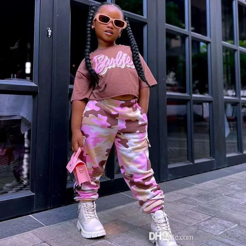 Kids Tracksuit Girls Designer Vêtements 2024 Été Nouveau Ins Two Set Letter Le lettre de jogging à manches courtes et à camo