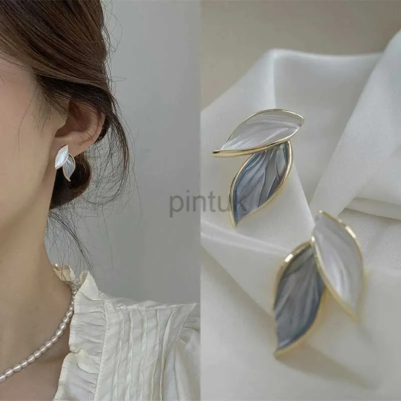 Étalon nouvelle arrivée coréenne en métal tendance fraîche belle feuille de feuilles gris sucrée boucles d'oreilles pour femmes bijoux de mode D240426