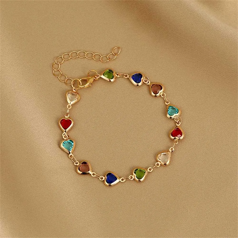 Beaded Elegant and Colorful Love Heart Chain Armband Lämplig för kvinnor New Fashion Futterfly Star Pendant