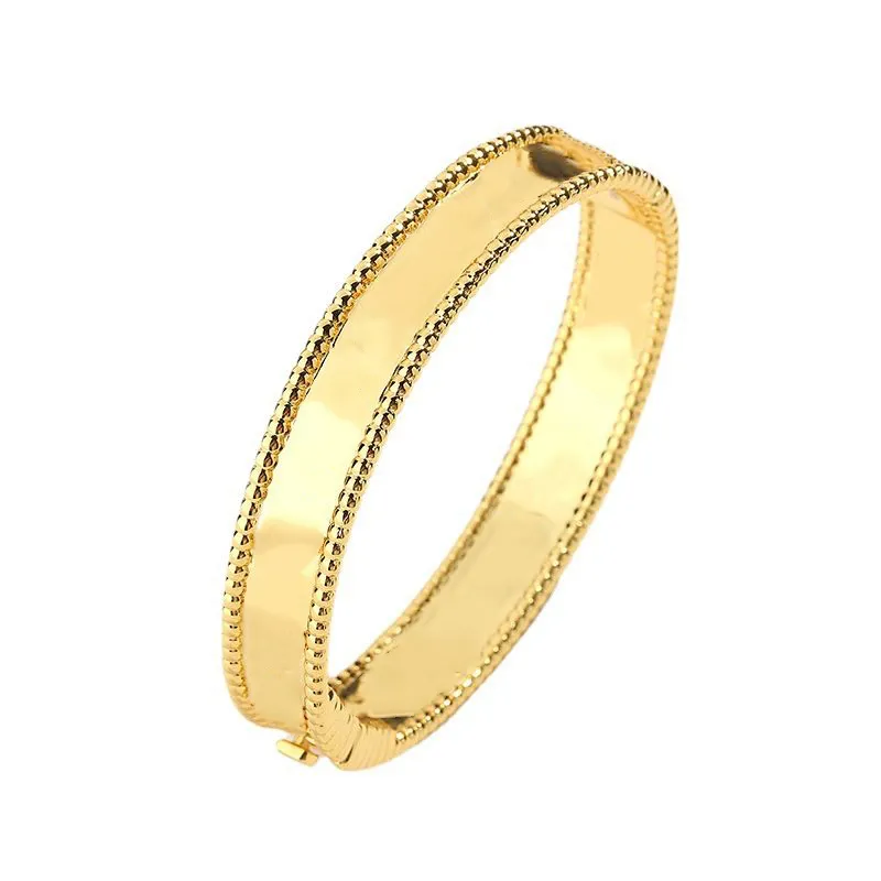 Bracciale rigido da donna con cuore d'amore carino bracciale aperto bracciale rigido in argento placcato oro 18 carati bracciale rigido con zirconi cubici bracciale rigido con cuore per ragazze