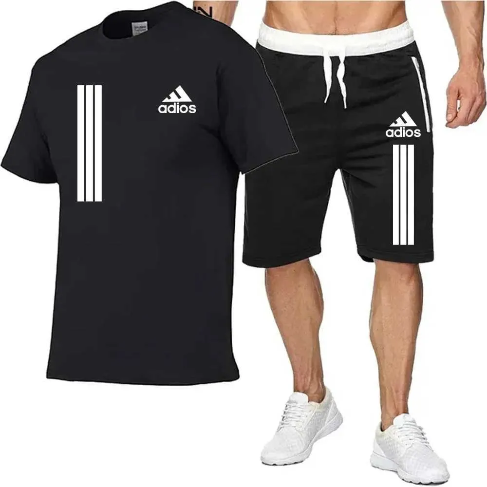 Tracki męskie 2024 Summer męskie T-shirt z krótkim rękawem+szorty oddychające 2-częściowe sporty sporty joggingowe J240426