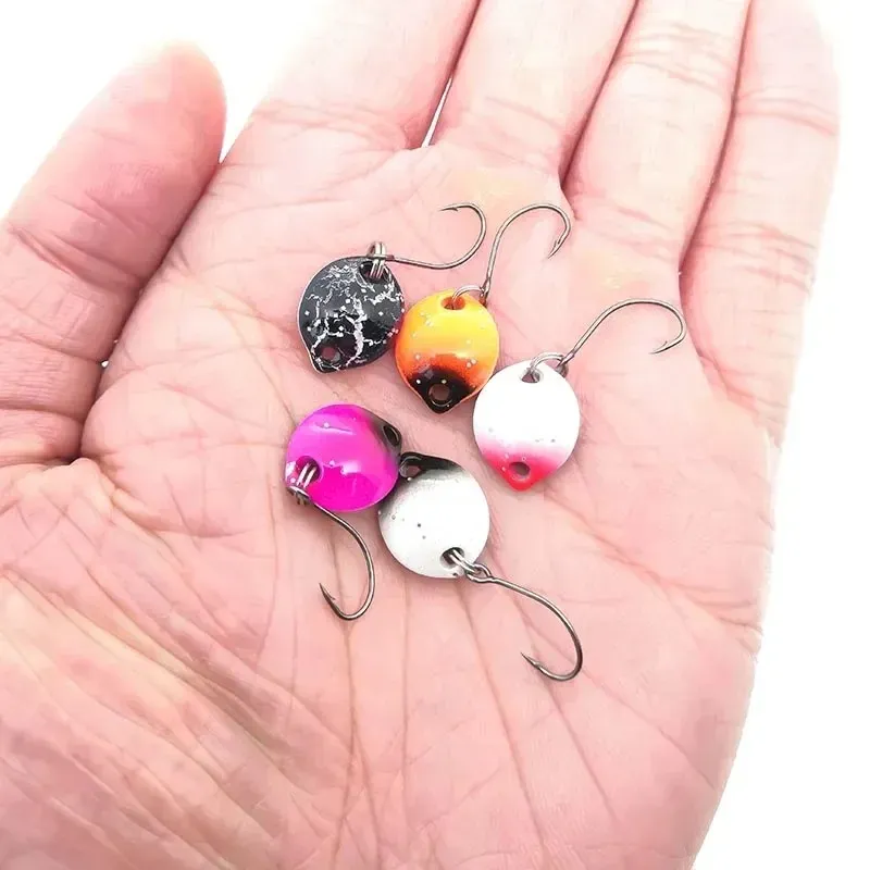 1Pcs Multicolor 1.4cm 1.8g Mini Spoon lure Hard Bait Spinnerbait Isca Artificial Pesca Wobblers Fly Fishing Tackle