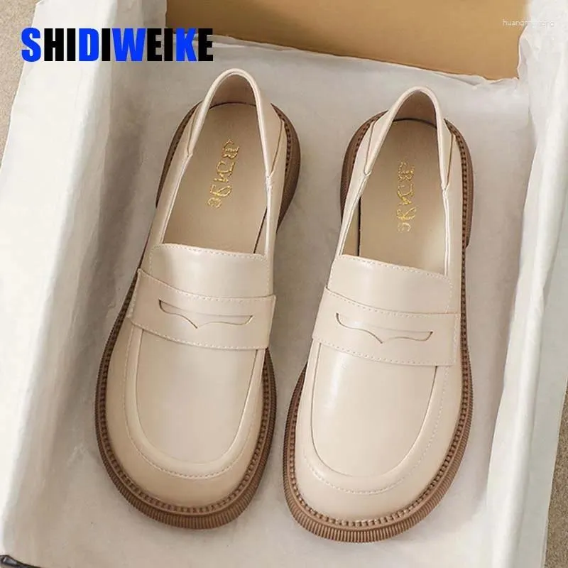 Casual schoenen vrouw loafers beige zachte lederen flats glippen op mocasines chaussures platen sneakers voor vrouwen plus maat 43