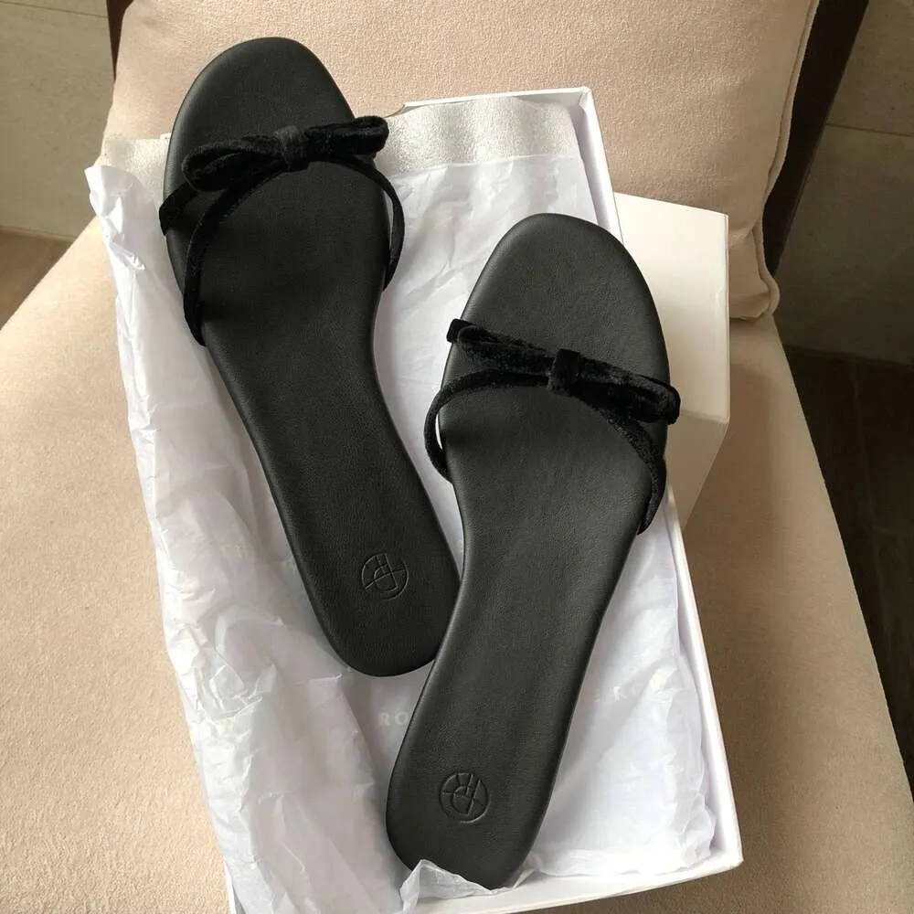 Sandales de créateurs Femmes Slide Talons Chaussures La rangée Round Round Bottom Bottom Bottom Velvet Bow Pantors de demi-9kzc