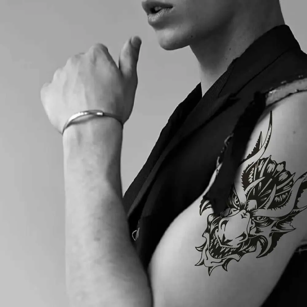 Tattoo Transfer wasserdichte temporäre Tattoo -Aufkleber natürliche gesunde Kräutersaftaufkleber 1 Blatt kostenlose Versandartikel mit Drachen Tattoo für Männer 240427