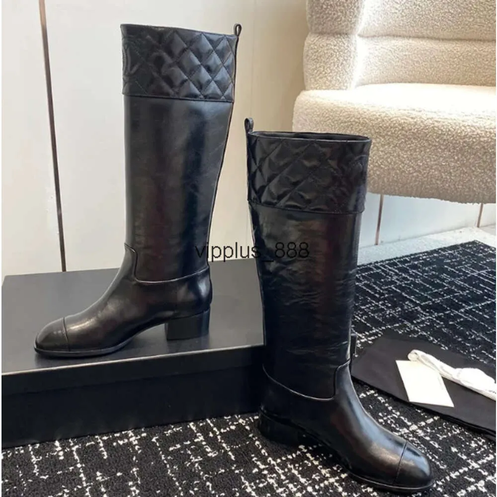 Famous Women Designer Brand Boots Winter New Flat Bottom Martin Boots Genuine Leather Pointed Double Letter Side Zipper Diamond Lattice Long Sleeve Ladies Boots