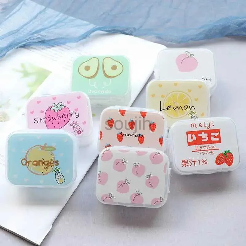 Accessoires de l'objectif de contact Nouveau cas de lentilles de contact aux fraises pour les femmes de l'objectif de l'objectif pour le sous-traits de rangement Kits de voyage mignons Contrôle Bénévrage en gros D240426