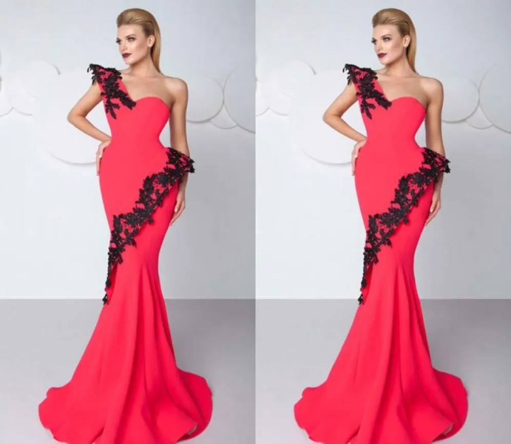 2018 Sexig Red Mermaid Prom Dresses One Shoulder Sweep Train Women Aftonklänningar Applique Lace Made in China Elegant Party Gown9697491