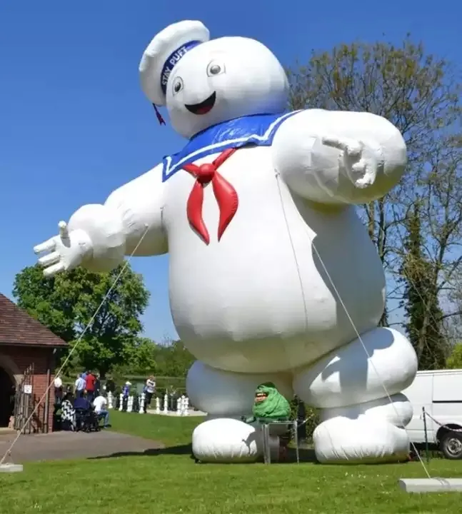 Restez Puft Puflable Marshmallow Man 10mh (33 pieds) avec le modèle de décoration Halloween Modèle Ghostbuster pour la publicité en plein air