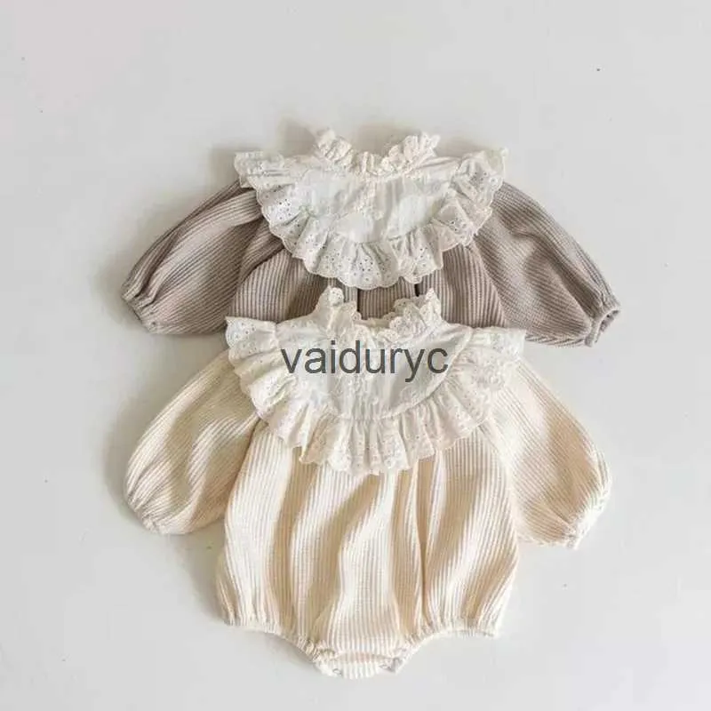 Rompers 2023 AUTUMNE ONE PIÈCE Col de dentelle Baby Girls Waffle Vêtements Bodys à manches longues H240429