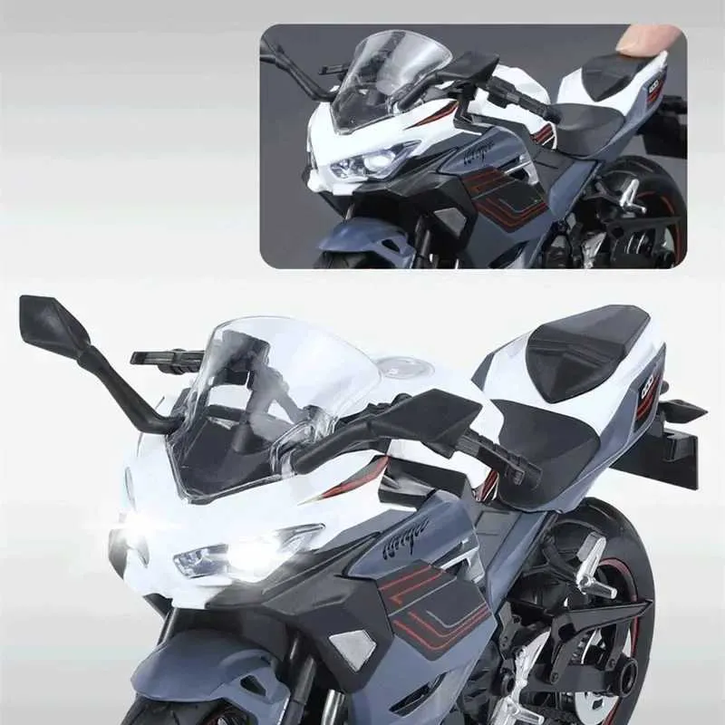 1/12 Scale Motorcycle Model: Diecast Street Bike with Sound