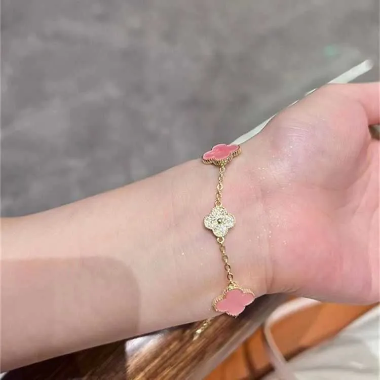 High version Vancleff diamond inlaid pink four leaf grass white beiman diamond micro inlaid bracelet exquisite high-end feeling light luxury bracelet female