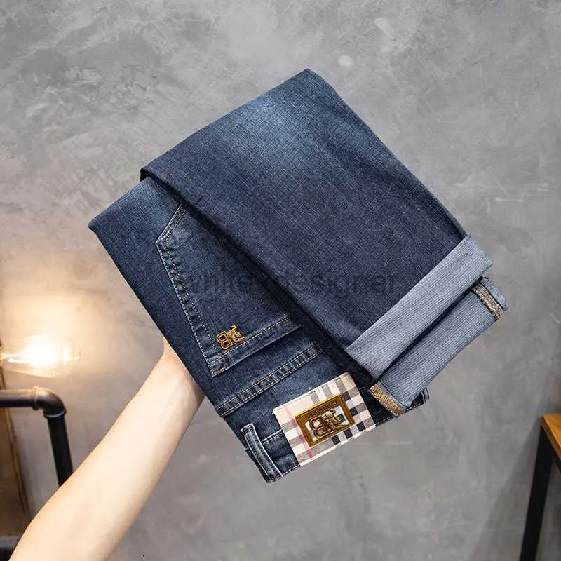 Designer jeans för mens vår/sommar nya jeans herrkläder europeiska elastiska smala passformar liten rak ärm fyra säsonger denim långa byxor