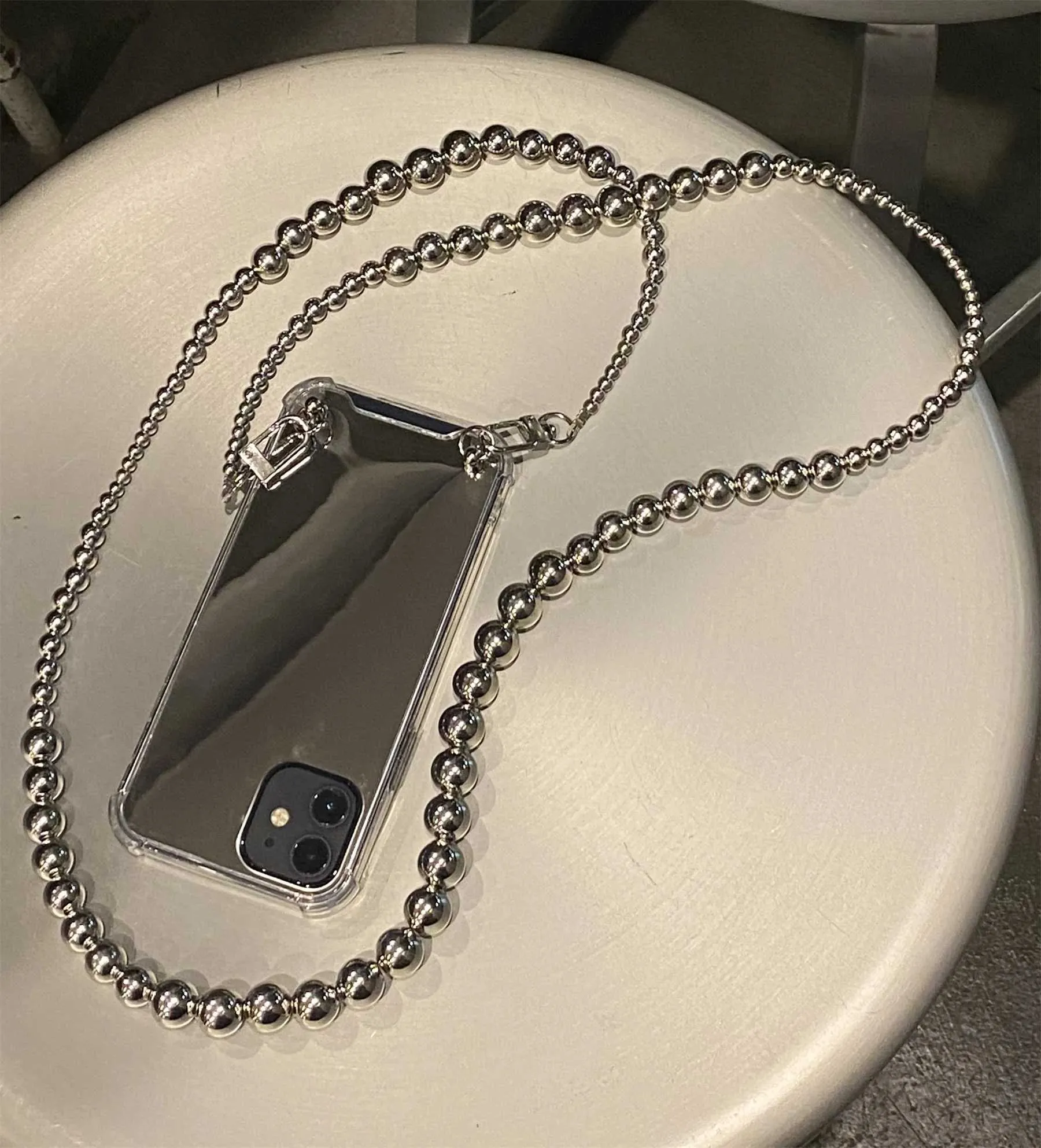 Obudowy telefonu komórkowego Koreańskie koronkowe naszyjnik Nieregularny srebrny lustro łańcucha koralików odpowiednie dla iPhone'a 11 12 13 14 Pro Max XR XS15 Okładka J240426