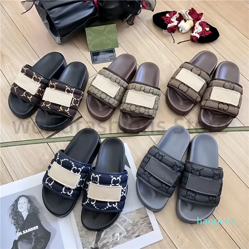 15A Designer Slippers Femmes Slippers Slides Pool Pool Oreiller Sandalman Beach Slippers Mid Heel High Fashion Canvas Luxury Lettre de lettre