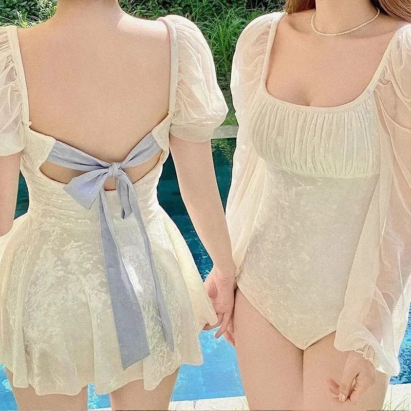 Koreanische Version des neuen Badeanzugs für kleine frische weiße, weiße Rockstyle-Deckung Bauch schlanker Badeanzug Halter-Gurt Badeanzug