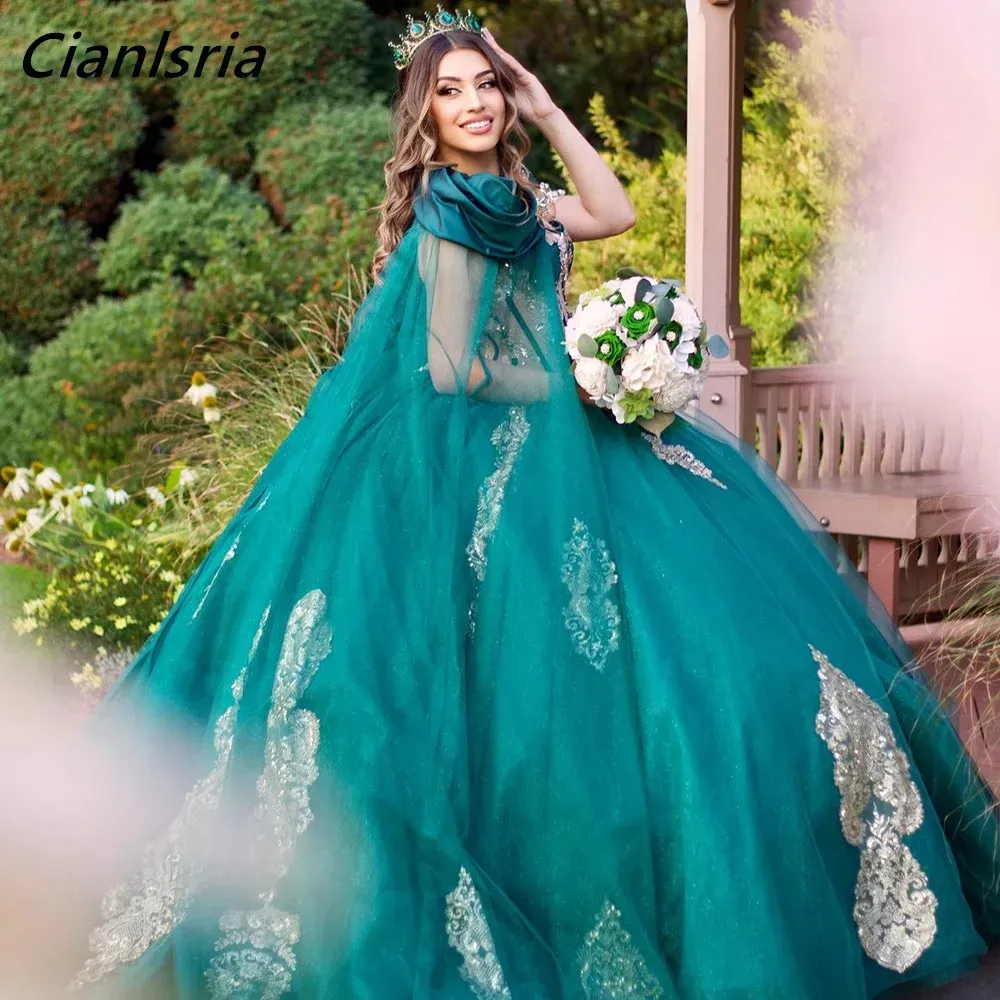 Emerald Green Illusion Perlenkristallkugelkleid Quinceanera Kleider mit Cape Gold Applices Korset Vestidos de 15 Anos