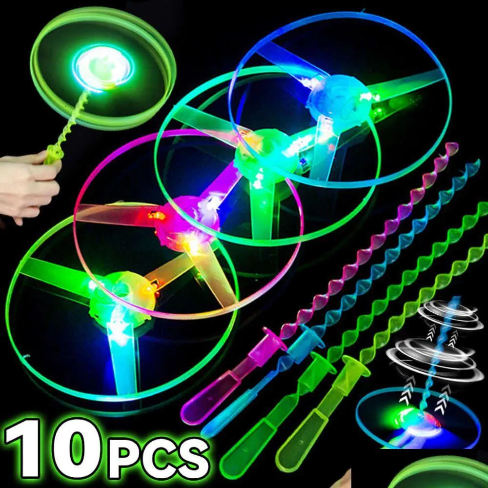 LED Flying Toys Luminous Bamboo Dragonfly Saucers med lätt utomhus nattskytte helikoptrar barn födelsedagsfest rekvisita leverera dh4qk